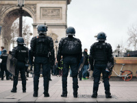 Police : la nouvelle doctrine du maintien de l'ordre annoncée par Gérald Darmanin