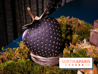 Oeuf de Pâques 2022 par Yann Brys pour l'Hôtel Nolinski : une fraise chocolatée ! 