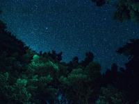 Paris sous les étoiles : observer les étoiles depuis les parcs parisiens