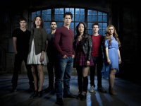 Wolfies meet Grounders : rencontrez les acteurs de la série Teen Wolf à Roissy