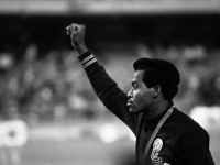 Photos des Jeux Olympiques, l'exposition Raymond Depardon sur le Parvis de l'Hôtel de Ville