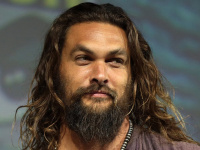 Jason Momoa surprend avec une chorégraphie "Flashdance" dans une pub pour le Super Bowl 2024