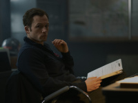 Smoke : une série policière avec Taron Egerton et Jurnee Smollett