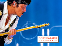 Bruno Mars, guitare en main au Stade de France