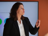 Coronavirus : pour le sport "sans vaccin, pas de retour à la normale" prévient Roxana Maracineanu 