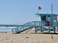 Coronavirus : la Californie ordonne le reconfinement de ses commerces et services 