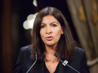 Confinement à Paris : Anne Hidalgo appelle à "laisser des marges de respiration aux Parisiens"