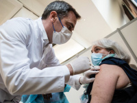 Cas contact : "les règles pourront évoluer" pour les vaccinés, selon Olivier Véran