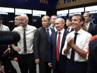 Football : Emmanuel Macron va jouer un match avec le Variété Club de France 