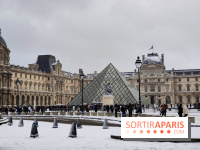 La Neige à Paris - Musée du Louvre pyramide