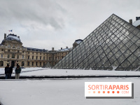 La Neige à Paris - Musée du Louvre pyramide