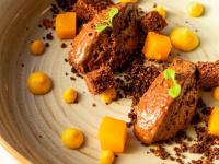La recette de la mousse au chocolat, streusel et crémeux passion du chef Julien Conca