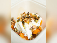 La recette de la burrata, courge et pralin des chefs Romain Meder et Marvic Medina