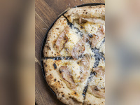 Une pizza carbonara chez Popine pour le Carbonara Day 2021