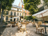 Les Marchands d'art des Puces se retrouvent chez We Are_ à Paris