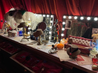 Un pop up store de bijoux magiques et son ambiance diseuse de bonne aventure à Paris