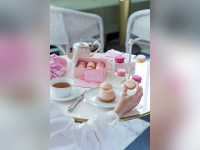 Ladurée x Patou : le tea-time couture le plus looké de la saison aux Galeries Lafayette Haussmann