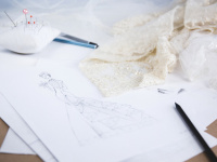 Paris Fashion Week : robe haute-couture et bouteilles d'eau stylées pour la collab' Evian x Balmain