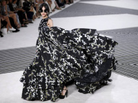 Paris Fashion Week : les images du défilé Giambattista Valli Haute Couture 2023-2024