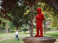 Deux sculptures de James Colomina installées "sauvagement" à Paris
