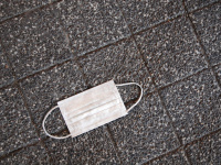 Un député propose une amende pour punir les jets de masques dans la rue