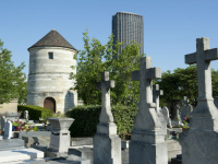 Le saviez-vous ? Une tombe du cimetière Montparnasse est recouverte de tickets de métro
