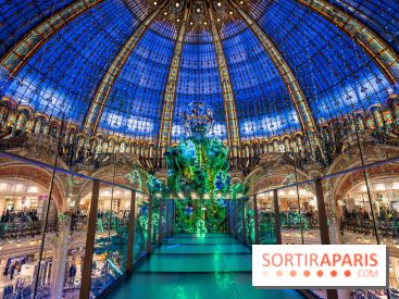 Les vitrines et sapin de Noël des Galeries Lafayette 2022