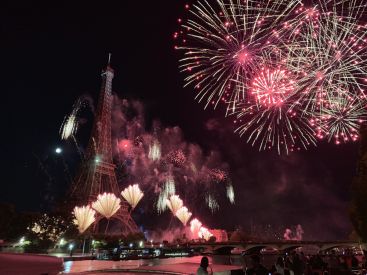 Un dîner face à la Tour Eiffel pour le feu d'artifice du 14 juillet