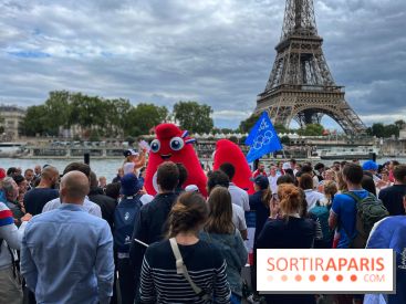 Athlètes et flambeau de Paris 2024