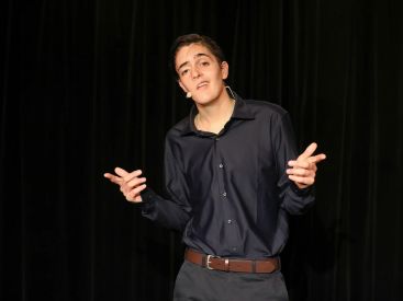 Gabriel Donzelli présente "C'est bientôt fini" au Palais des Glaces