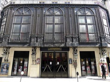 André Dussollier : les dernières dates de son spectacle Sens dessus dessous 