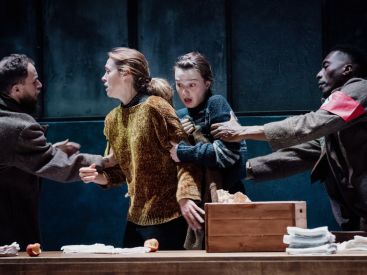 Grand-peur et misère du IIIe Reich : la pièce politique et poignante de Bertolt Brecht 