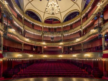 La Tendresse : une exploration des masculinités au Théâtre des Bouffes Parisiens
