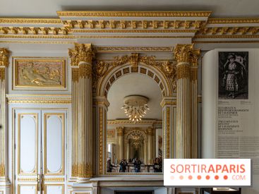 Exposition 'Bijoux de Scène de la Comédie Française' à l'hôtel historique de Mercy-Argenteau qui se dévoile