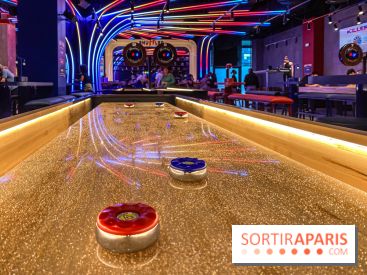 Shuffled, l'enseigne de shuffleboard à Boom Boom Villette