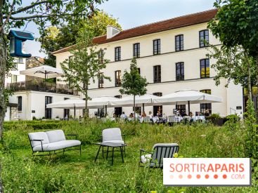 La terrasse dans un jardin avec vue Tour Eiffel du Marguerite 1606 au Domaine de la Reine Margot -  A7C1337