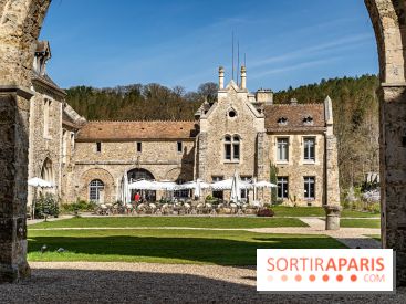 Les Chasses, le restaurant insolite avec une superbe terrasse à l'Abbaye des vaux de Cernay dans les Yvelines