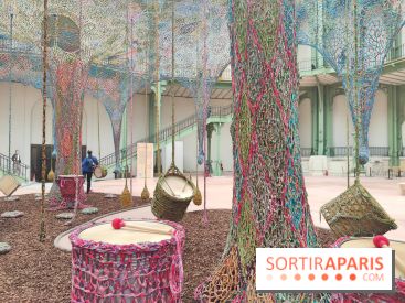 Ernesto Neto tisse une nouvelle installation monumentale gratuite au Grand Palais, nos photos