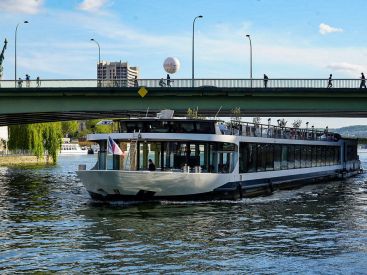 Une croisière gourmande et romantique sur la Seine à bord du Diamant Bleu