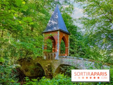 La réserve Naturelle des Etangs de Bonnelles, son pont kiosque, temple de l'amour et ses trésors