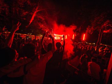 La Clairière : le club open-air de Paris pour l’été 2026 - @SEBASTIENK ARTS CLAIRIERE 07888
