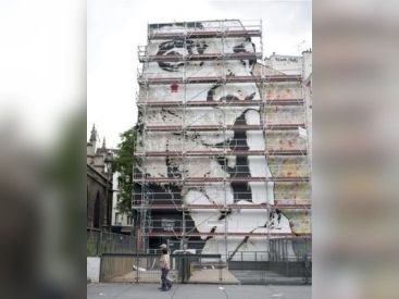 Jef Aérosol, pochoir géant, place Stravinski