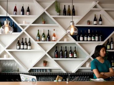 Aux deux cygnes : vins et grignotages