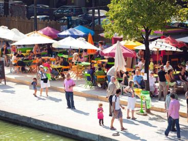 La guinguette solidaire "Buena Onda" à Paris Plage