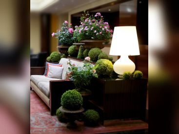 Jardin à l a Française by Atelier Verchère au Renaissance Paris Vendôme