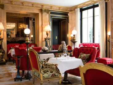 L'Hôtel La Réserve Paris fait une belle surprise dans ses restaurants au mois d'août