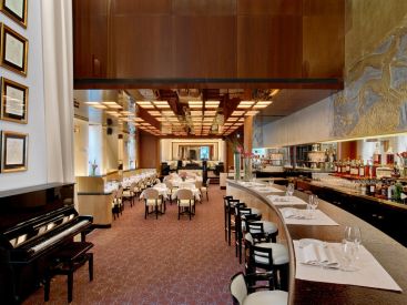  Un ensemble de l’Orchestre Philharmonique de Vienne à l’Hôtel Plaza Athénée 