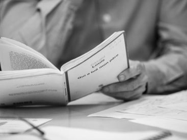 Qui a tué mon père ? à La Colline : critique d'une tragédie nationale