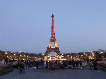 La Tour Eiffel aux couleurs de la Belgique 