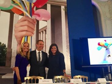 Jeff Koons offre une œuvre monumentale, "Bouquet of Tulips", à la ville de Paris 